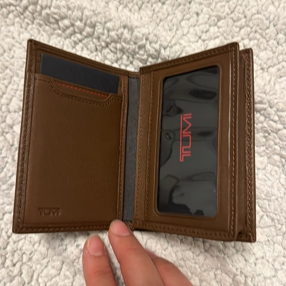New Tumi Brown Men Leather Wallet / Gusseted Card Case / Card Holder with Box - Picture 2 of 5